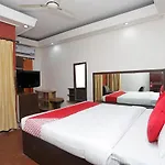 Oyo 3072 Royal Villa