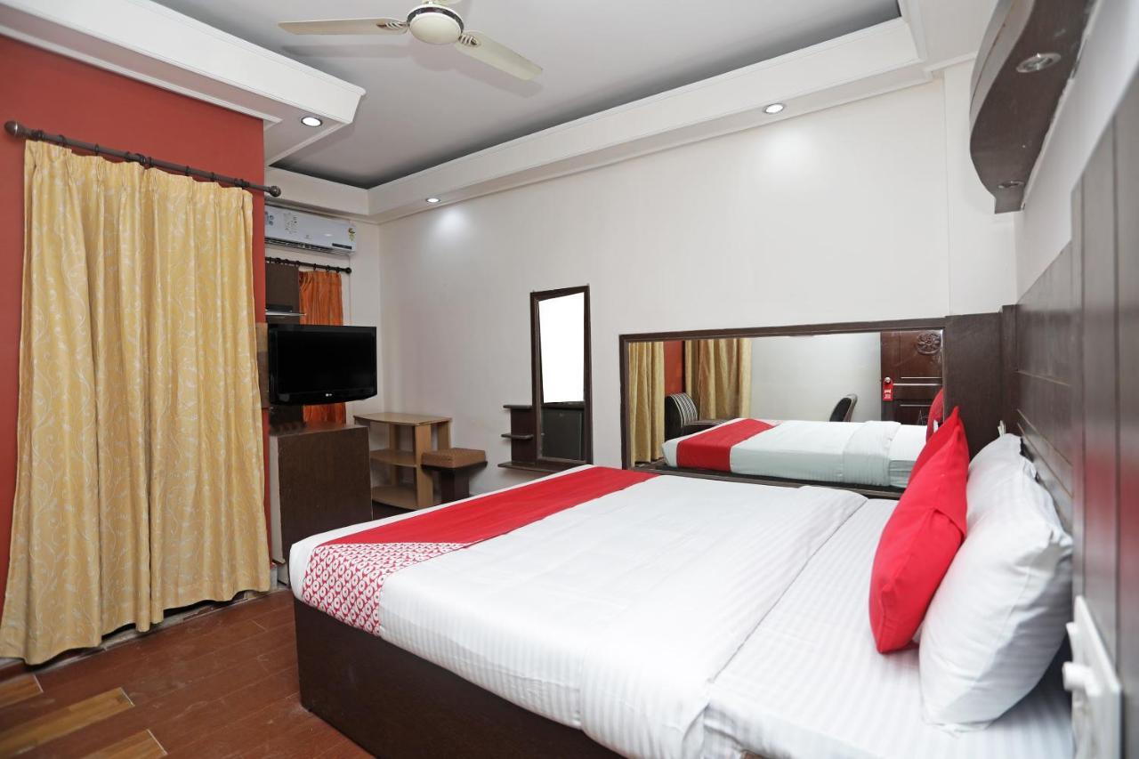 Hotel Oyo 3072 Royal 3*